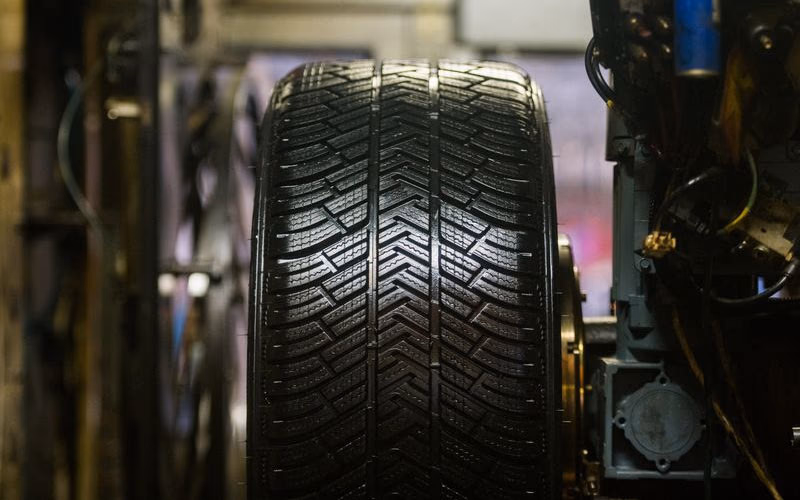 Los coches eléctricos tienen un gran problema con los neumáticos