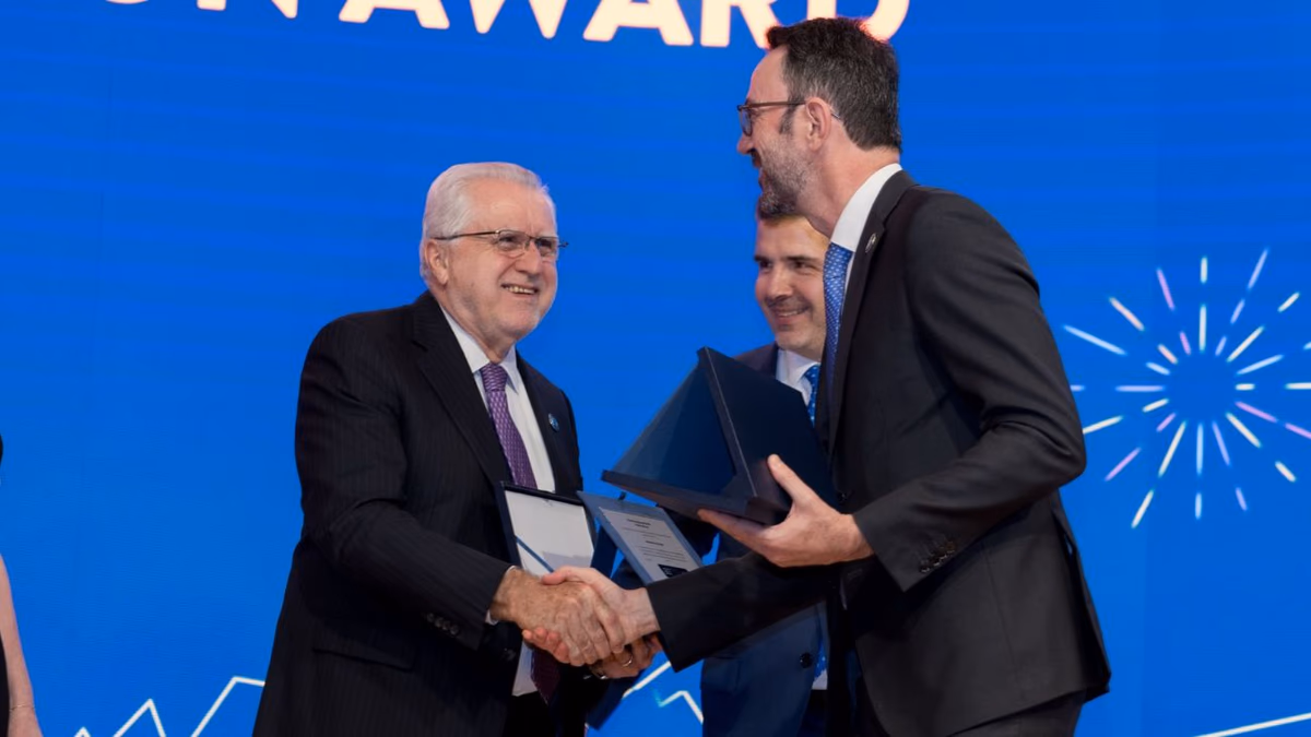 Máximo Pacheco galardonado por su liderazgo en la transformación energética de Chile durante el aniversario del World Energy Council