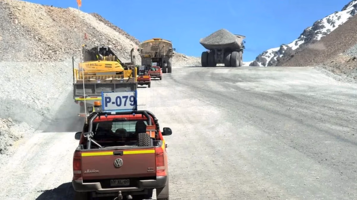 Minera Los Pelambres establece ruta directa a San Juan para optimizar logística.