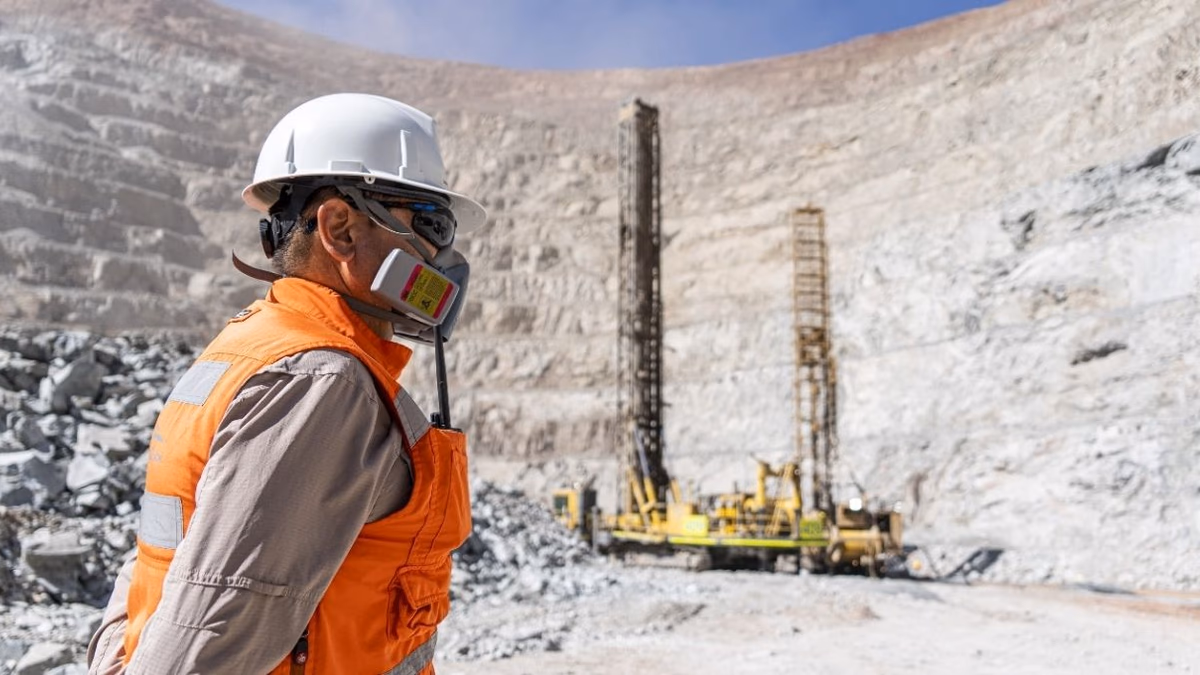 Minera Sierra Gorda SCM publica nuevas ofertas laborales en Antofagasta: revisa los cargos disponibles y cómo postular