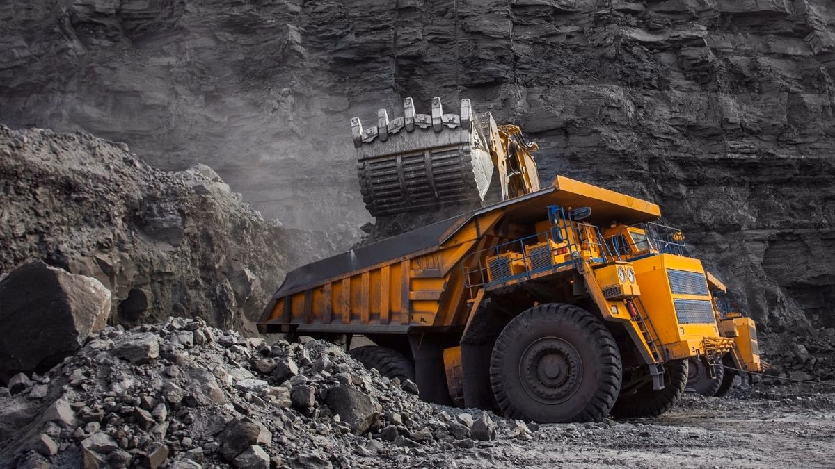 Minería impulsa la producción industrial en Chile: crece 12,1% en abril y da nuevo aire a la economía