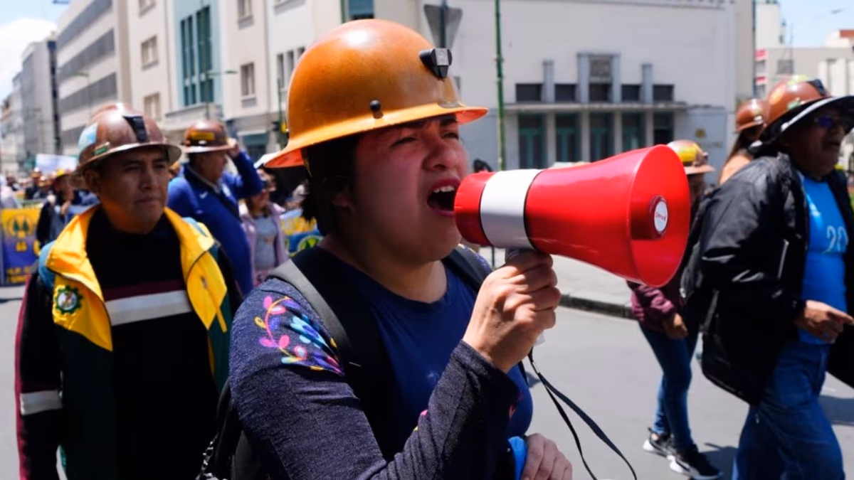 Mineros de Oro en Bolivia: Una Marcha por la Legalización y Expansión