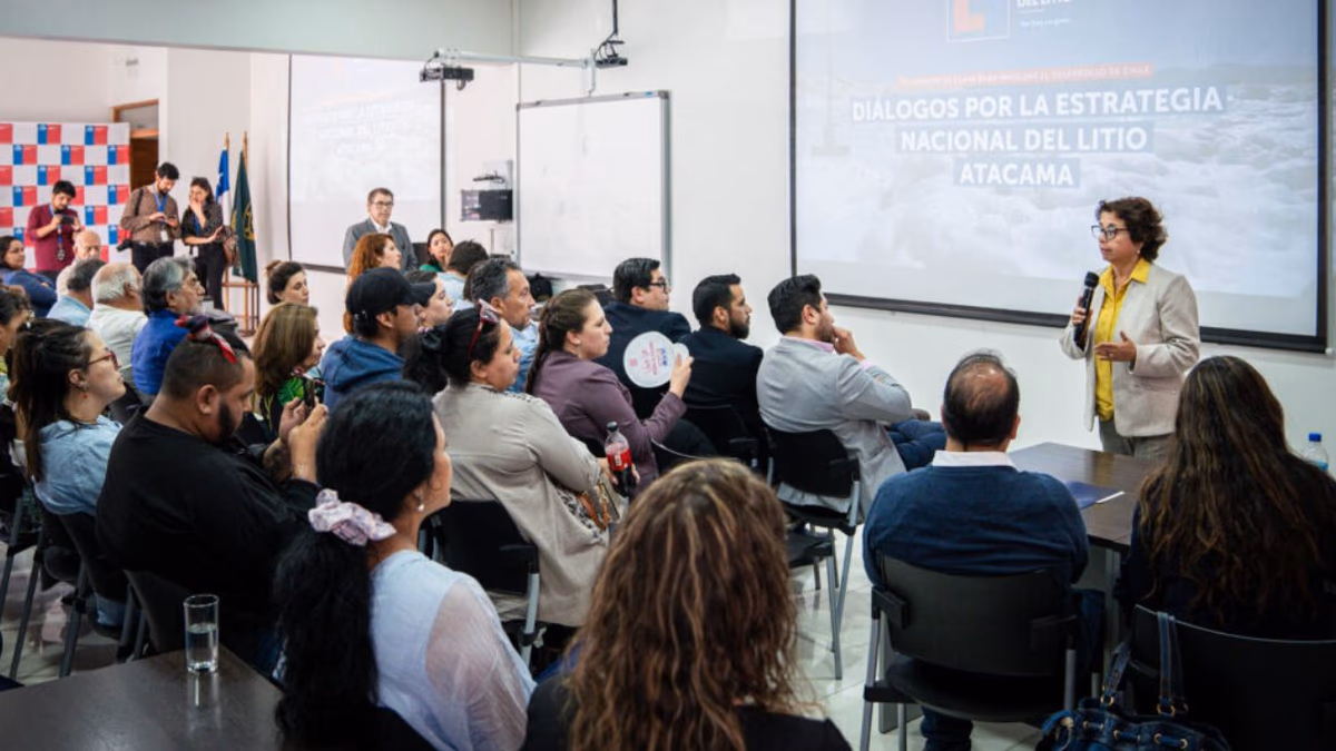 Ministra Aurora Williams da el vamos en Atacama a proceso de Diálogos por la Estrategia Nacional del Litio