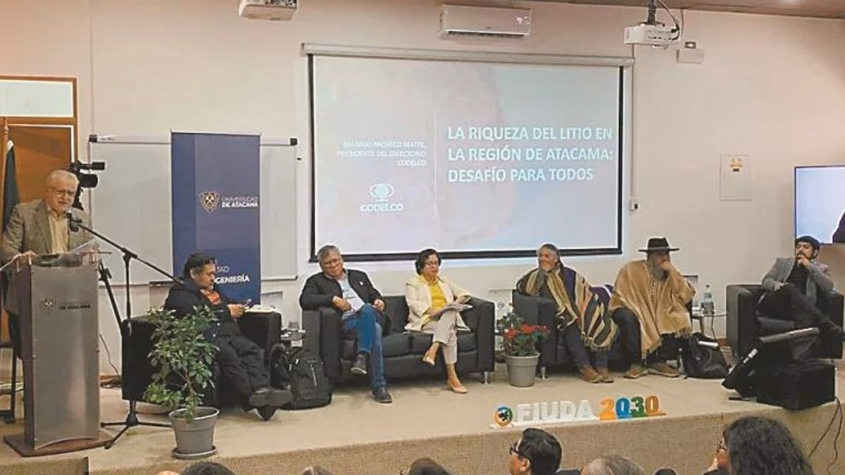 Ministra confirmó que no están detenidos estudios para modernización de la Fundición Hernán Videla Lira