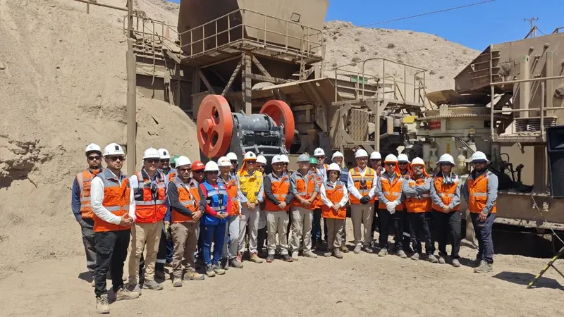 Ministra de Minería y Gobernador Regional de Antofagasta encabezan visita técnica a nuevos chancadores de ENAMI en Taltal