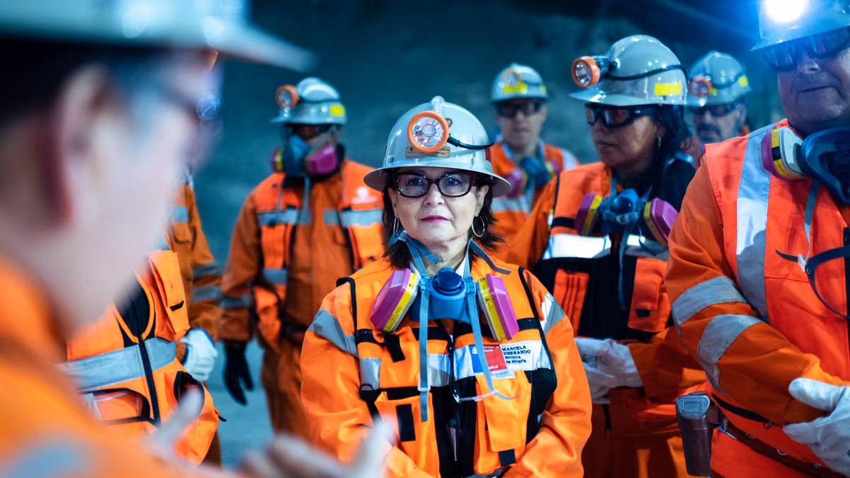 Ministra Hernando da el vamos a prueba piloto del primer LHD 100% eléctrico en Sudamérica