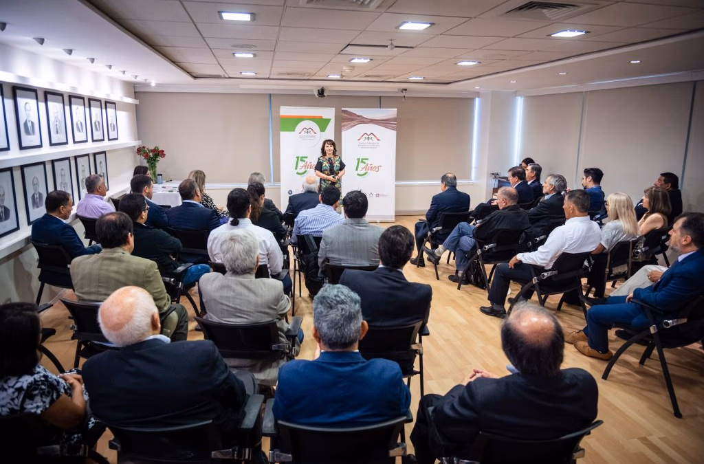 Ministra Hernando encabeza ceremonia de nuevas Personas Competentes en Recursos y Reservas Mineras