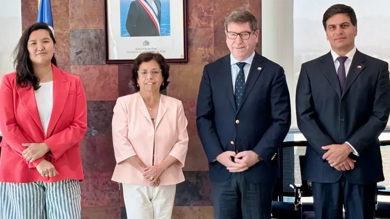 Ministra Williams y subsecretaria Chahuán sostuvieron cita bilateral de traspaso con próximos titulares de Minería
