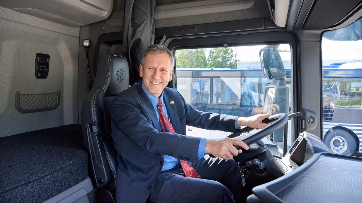 Ministro de Transportes visita casa matriz de Scania en el marco de la Electromovilidad