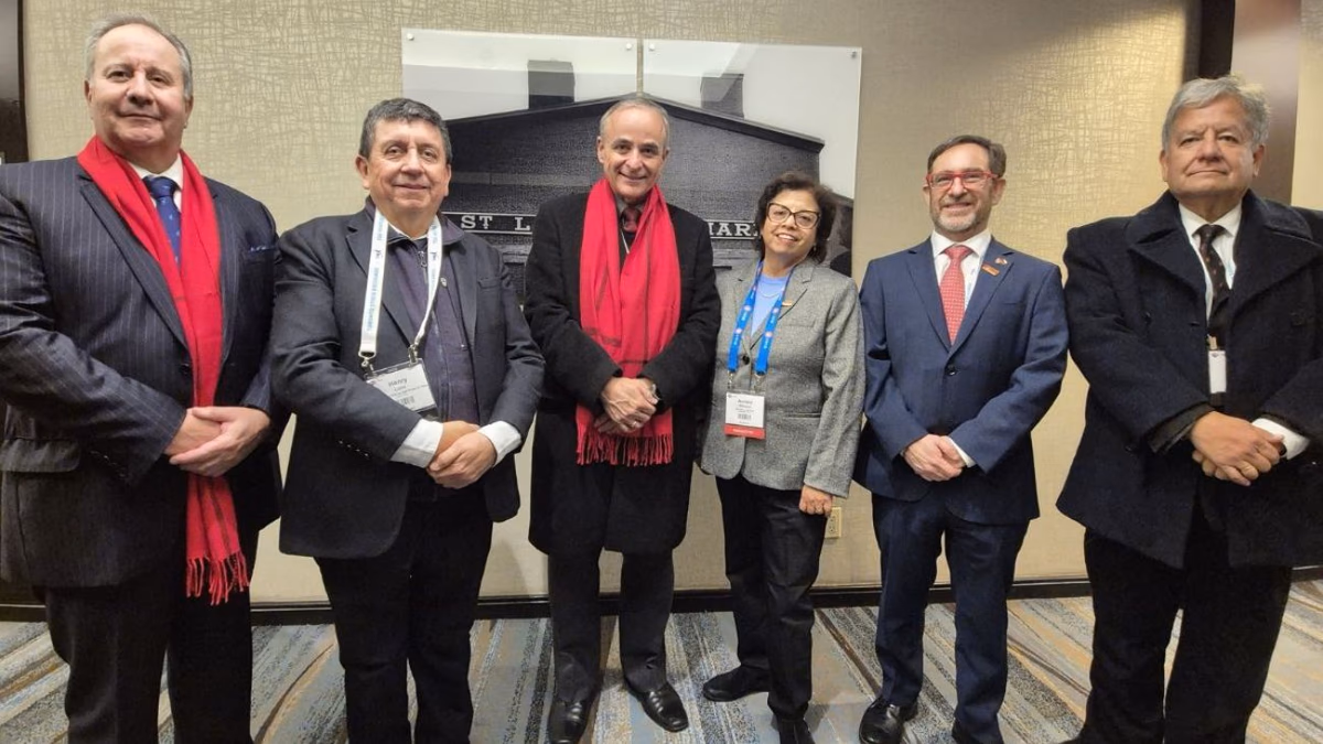 Ministro Jorge Montero Impulsa Desalinización del Agua Marina para la Sostenibilidad Minera en la Cumbre PDAC 2025