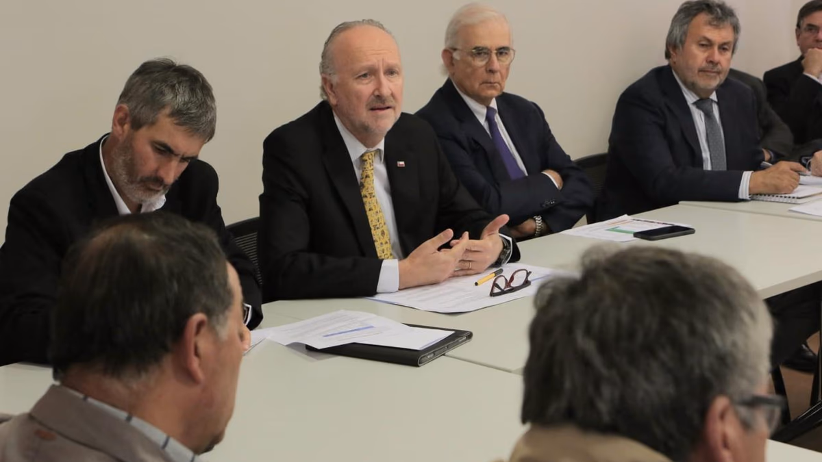 Ministro Prokurica sostuvo primera reunión del año junto a dirigentes de la pequeña minería