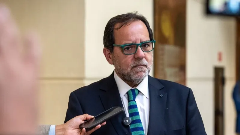 Mulet insiste en comisión especial para abordar crisis estructural de Codelco