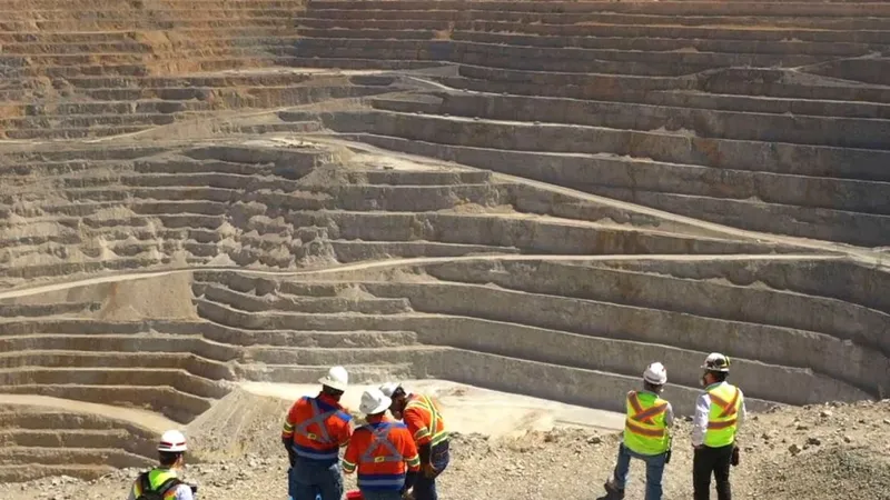 Newmont completa reestructuración global tras fusión con Newcrest y reduce un 16% su fuerza laboral