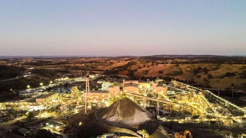 Newmont suspende Cadia: caída bursátil de 4% tras sismo obliga a frenar una de sus mayores minas