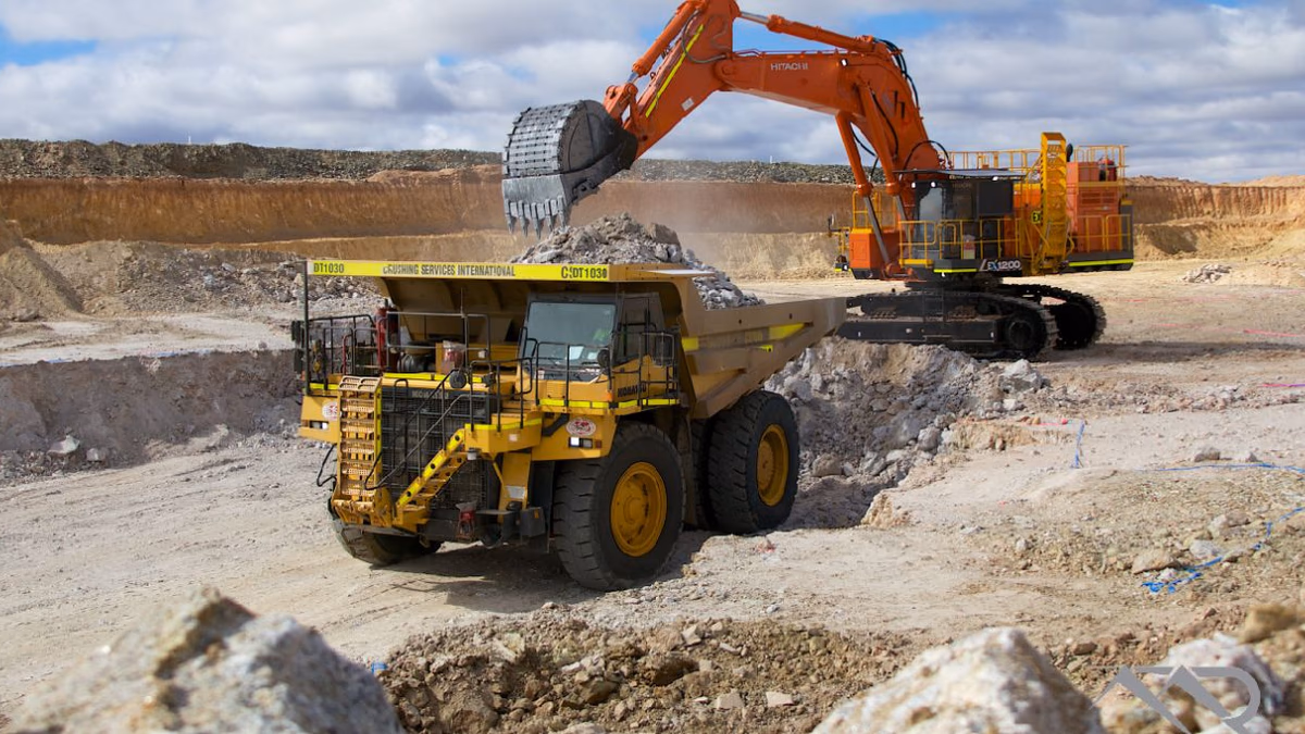 ¿Nueva amenaza para la oferta de SQM?: Multimillonario neozelandés sale a comprar acciones de Azure Minerals