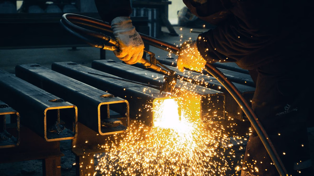 OCDE alerta sobre subsidios chinos en siderurgia: Impacto y desafíos para la industria metalúrgica de Chile en 2025