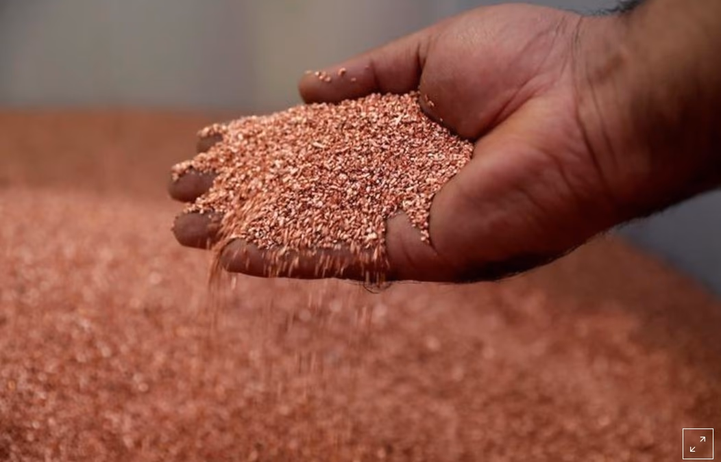 Oro cae levemente por preferencia por el riesgo tras acuerdo EEUU-China