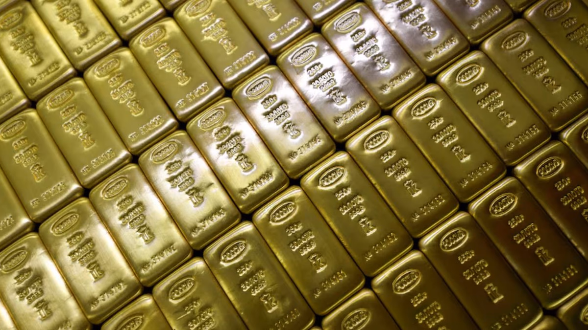 Oro se mantiene estable mientras los traders esperan datos de EE. UU. para más señales de la Fed