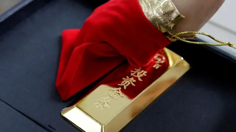 Oro se mantiene sobre los 4.000 USD pese a cambios fiscales en China