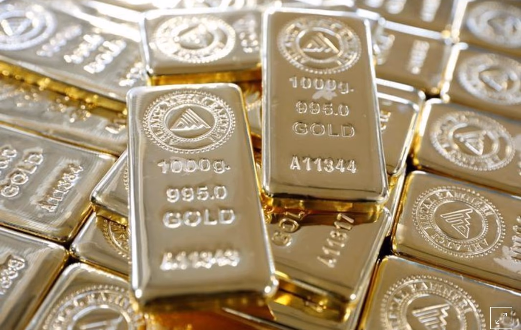 Oro sube tras débiles datos chinos que redujeron apetito por riesgo