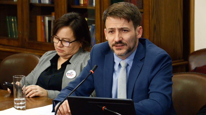 Pardow ofrece disculpa por no informar investigación contra Ministerio de Energía: «Entiendo la frustración en los senadores»