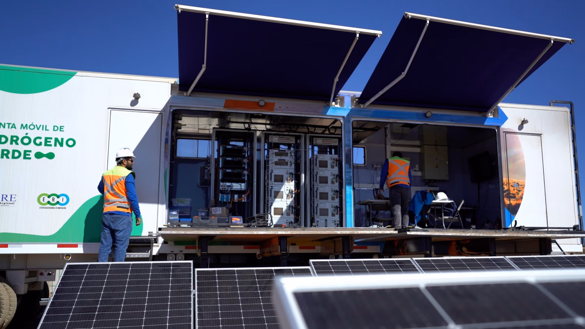 Parque Solar Tamaya de ENGIE Chile recibió a la Planta Piloto Móvil de H2V