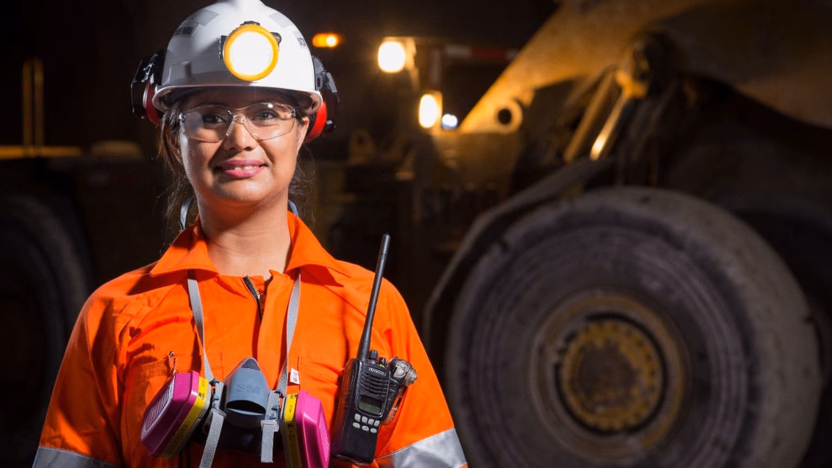 Participación Femenina en la Minería Chilena: Avances, Desafíos y el Imperativo del Liderazgo Inclusivo