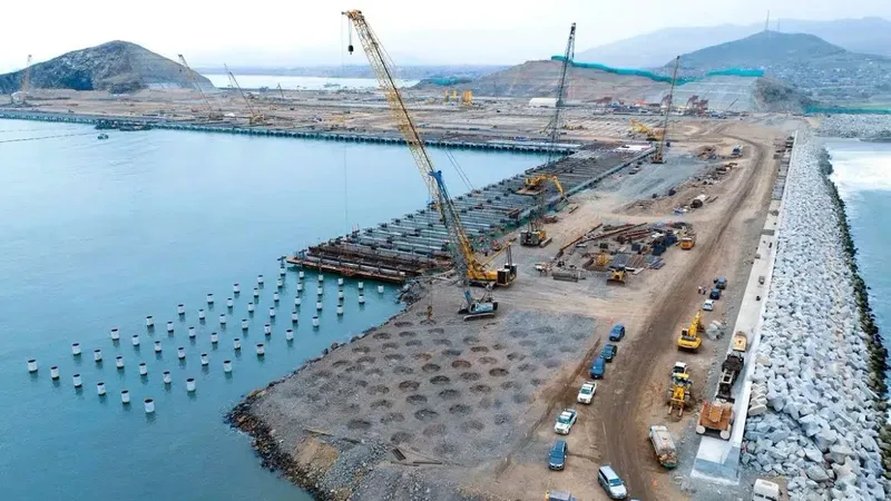 China y Corea del Sur compiten por el control logístico en puertos peruanos