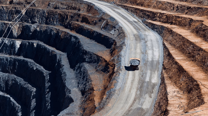 Perú: El ministerio de Minería suscribió cuatro nuevos contratos de exploración minera
