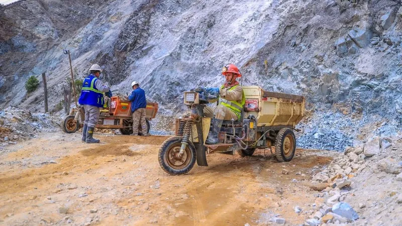 Perú: Pan American Silver impulsa la formalización de mineros artesanales en Perú para frenar el avance del oro ilegal