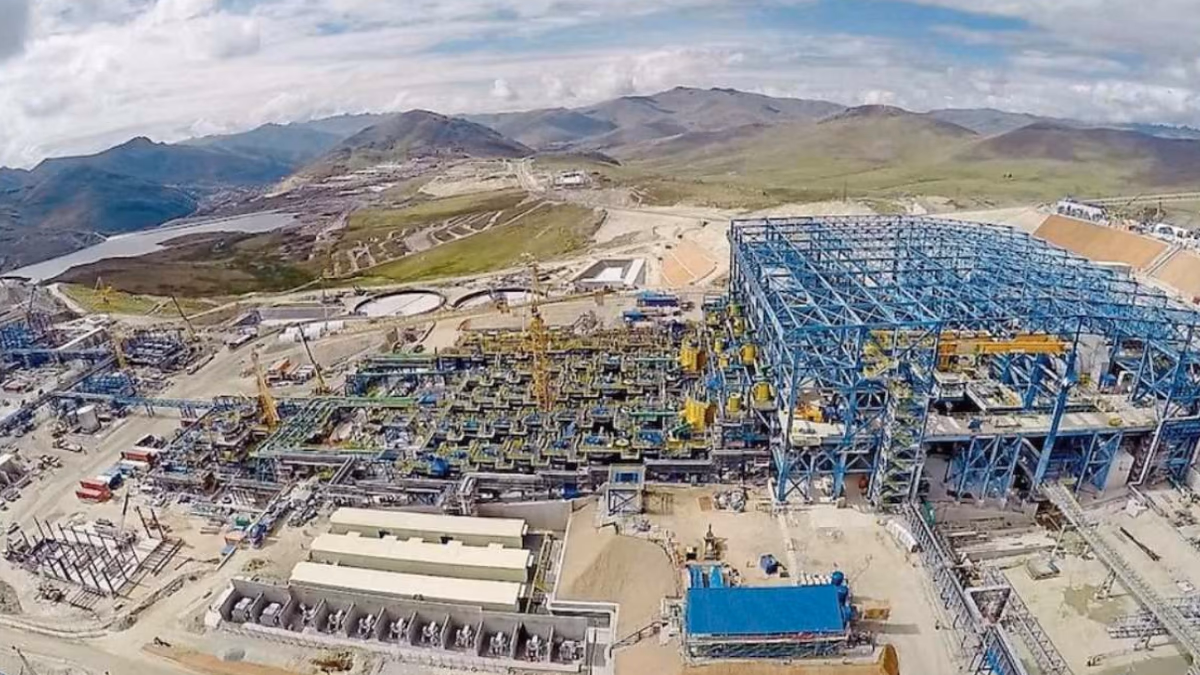 Perú: Producción récord de cobre en Las Bambas impulsa su éxito.