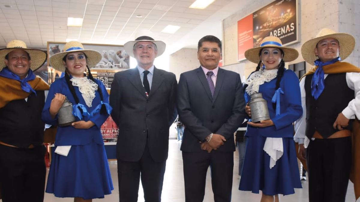 Perumin: Autoridades de Arequipa y del IIMP reciben a primeros convencionistas