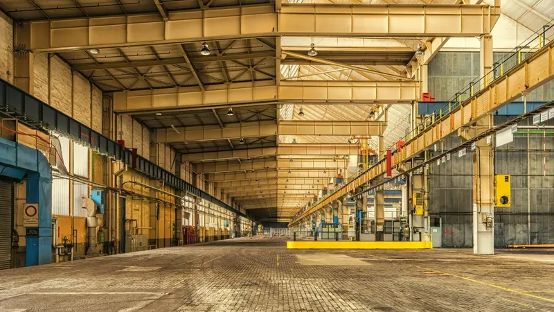 Contribuciones elevadas frenan inversión en bodegas industriales en Chile