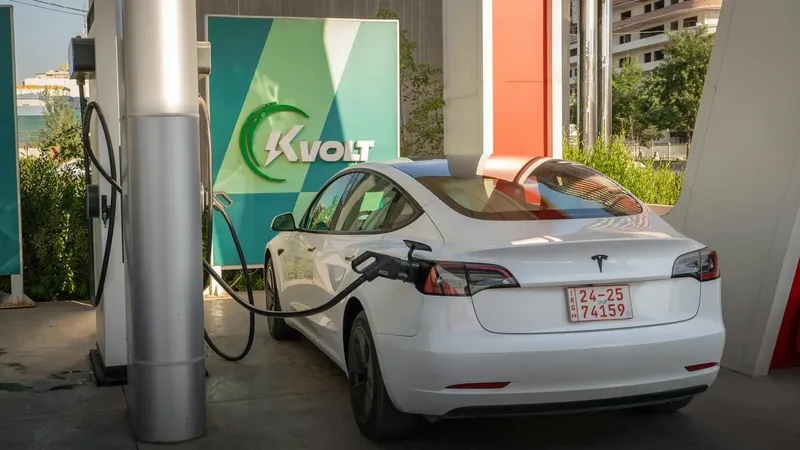 Propietarios de vehículos eléctricos los reemplazan cuatro veces más rápido que los de combustión