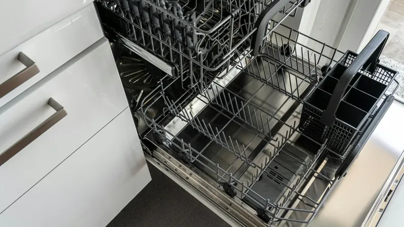 Electrolux cierra fábrica en Chile tras 70 años, dejando 400 desempleados