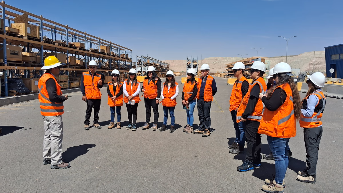 Plan Sponsor de la Educación: Estudiantes del CFT Calama visitaron la Bodega de División Chuquicamata