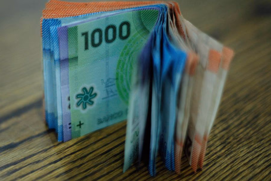 Poder adquisitivo de los trabajadores sigue cayendo: salarios reales retroceden 3% debido a alta inflación
