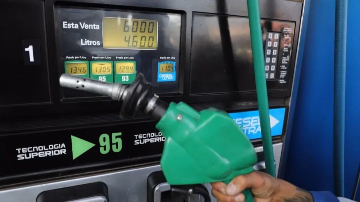 Precio de combustibles en Chile: ¿Cuánto bajan la bencina, el diésel y el gas vehicular esta semana?