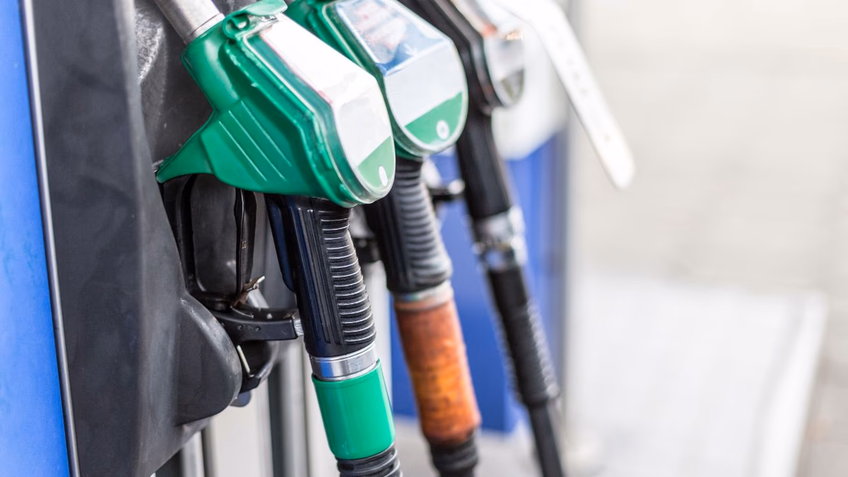 Precios de Combustibles Fluctúan: Descubre Cómo Ahorrar