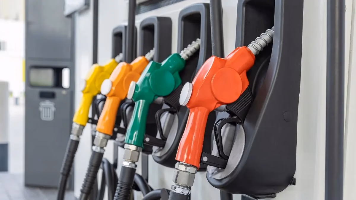 Precios de combustibles se mantienen esta semana, pero anuncian alzas para la próxima