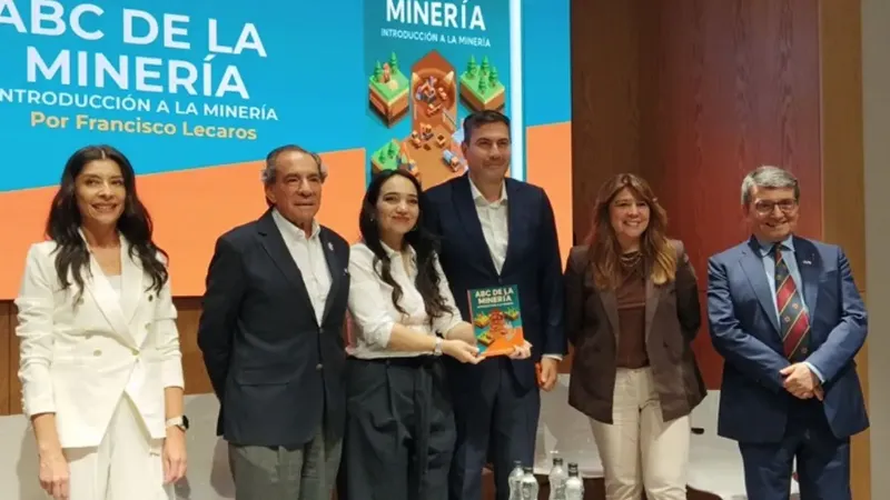 Presentan libro “ABC de la Minería” para acercar la industria a los chilenos