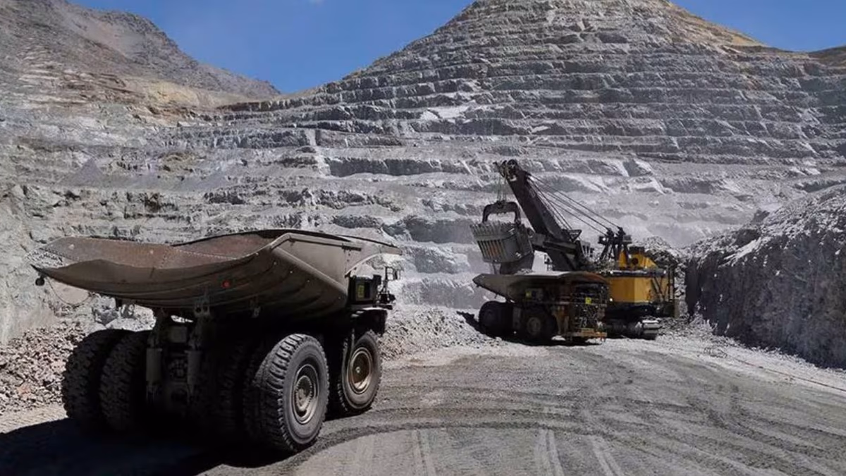 Presidente Boric pone en marcha planta desaladora en mina Los Pelambres