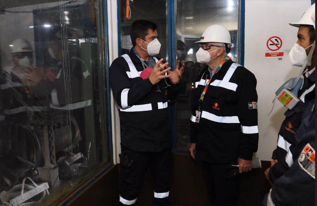 Presidente del directorio de Codelco visitó División Ventanas para conocer sus procesos e interiorizarse de sus compromisos ambientales