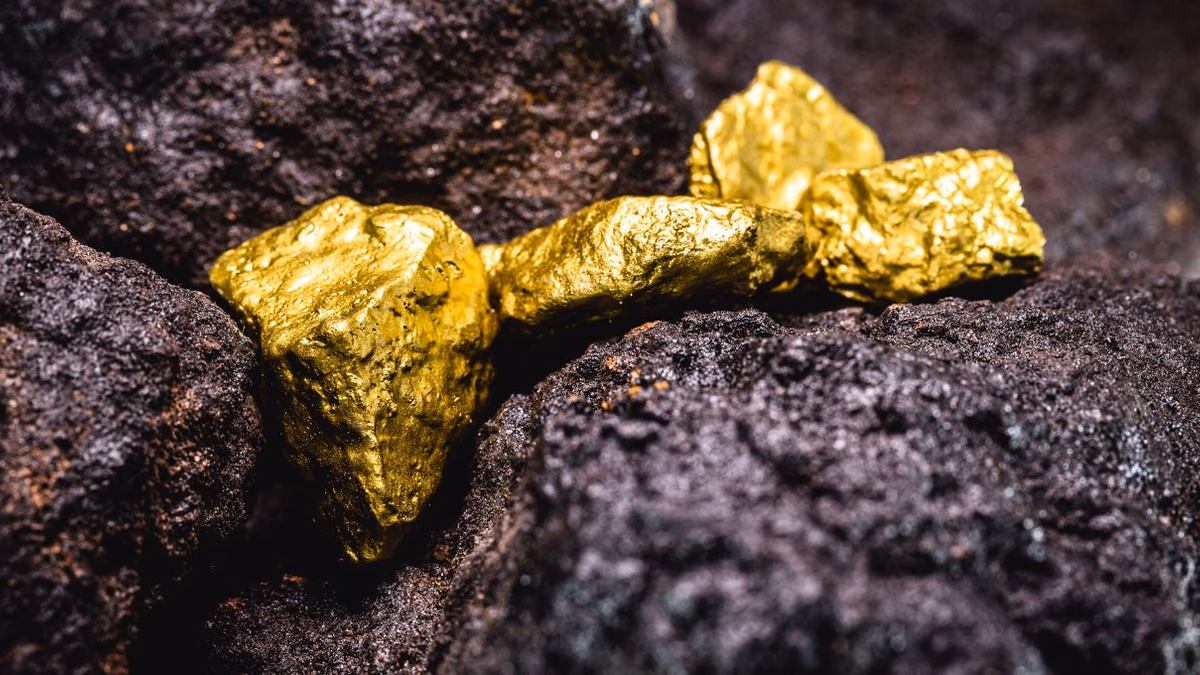Producción de oro proyectada con beneficios económicos, sostenibilidad y futuro prometedor