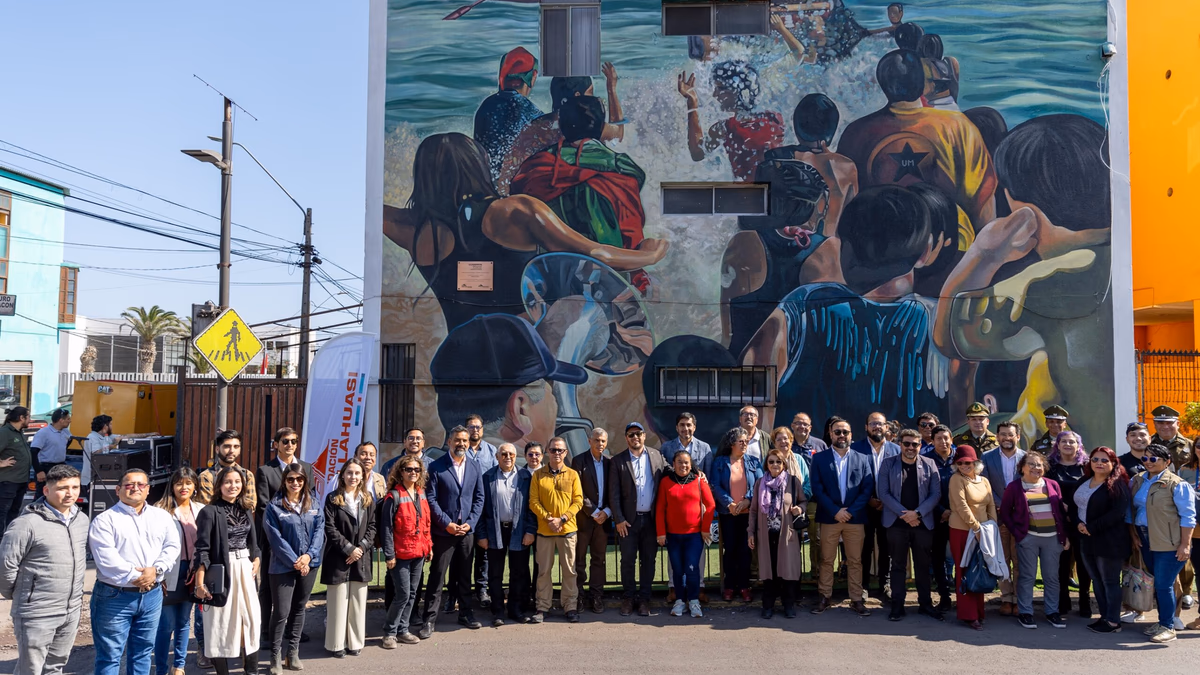 Programa “Cuidemos Tarapacá” de Collahuasi entrega obras de renovación de 19 edificios y murales a vecinos de Barrio El Morro
