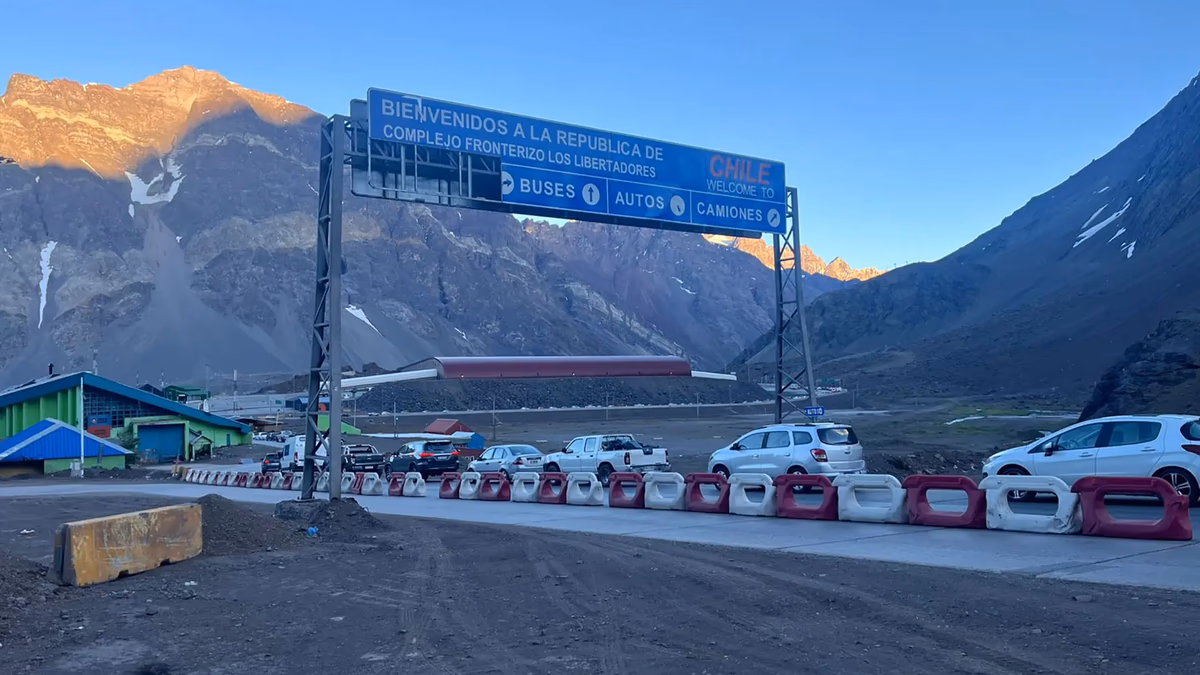 ¿Qué documentos se necesitan para salir en auto desde Chile hacia Argentina?