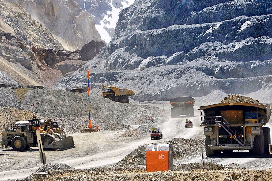 Quién es Anglo American, la minera tras el fallido proyecto Los Bronces Integrado