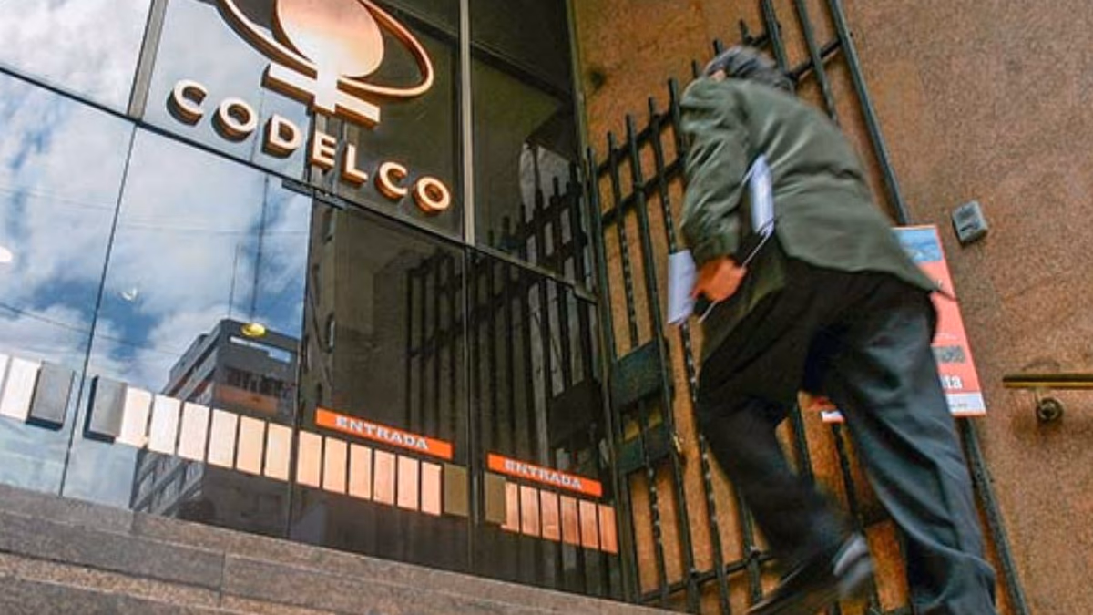 Rebaja de Moody’s: hasta US$ 68 millones al año en intereses sería el costo para Codelco según expertos