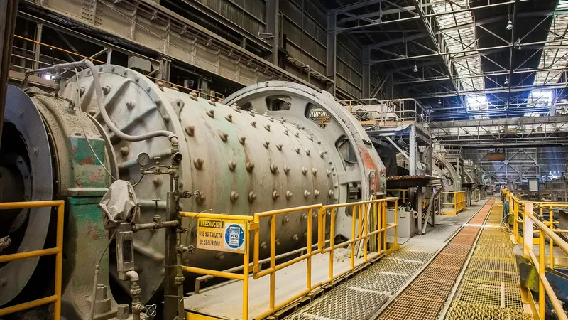 REDIMIN: Resultados mineros Chile 2025 — 8 compañías reportan más de US$19.000 millones en ingresos y proyectan 30.000 nuevos empleos hacia 2027