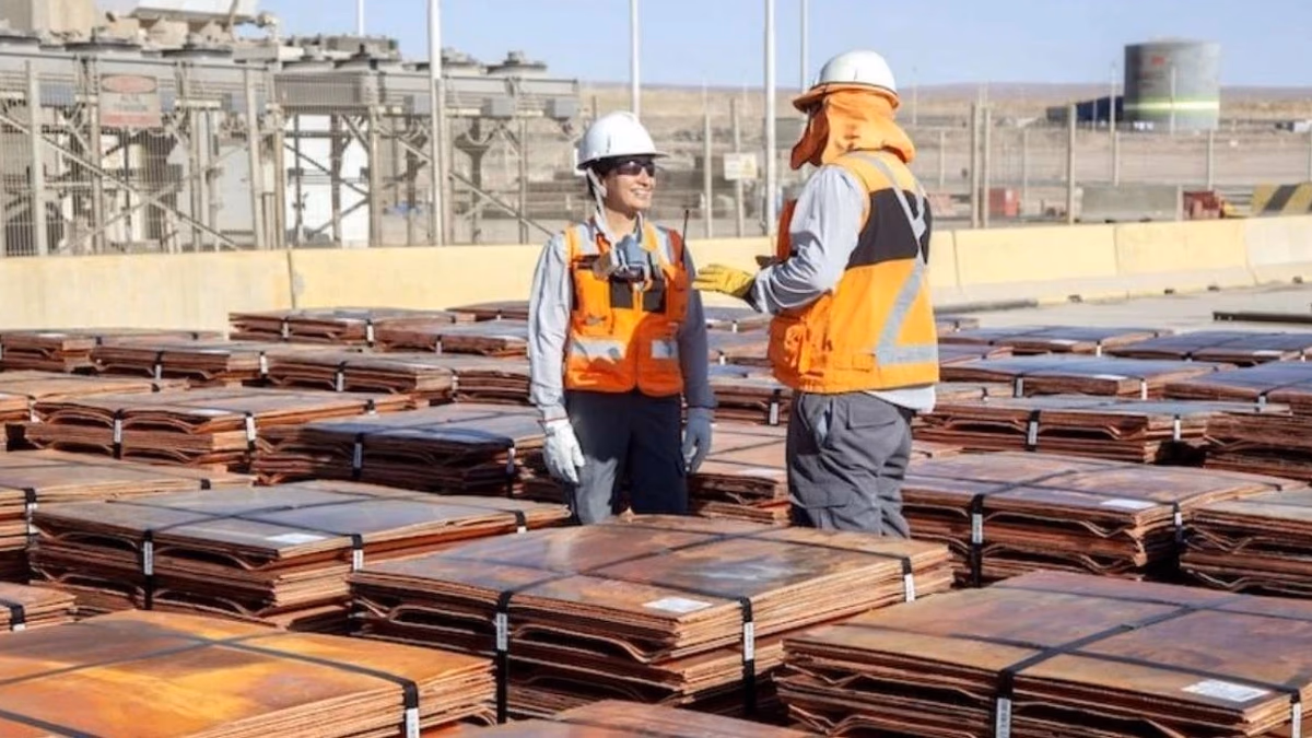 Reducción de costos en minas de cobre chilenas marca hito económico